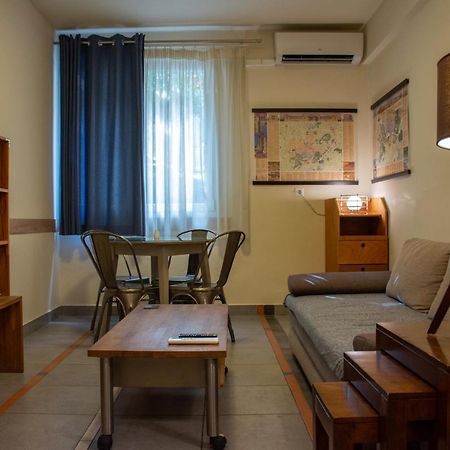 Handcrafted Unique Flat, 200M From The Acropolis Athens Luaran gambar